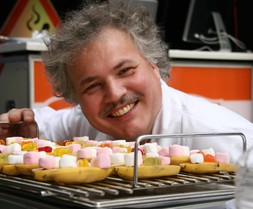 2011: Das LandesWelle XXL-Parallelgrillen, Sternekoch Claus Alboth am Rost