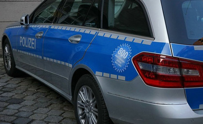 Auto bremst nicht - Frau fährt gegen Wand