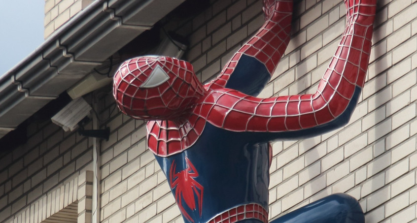 Spiderman auf gefährlicher Schornstein-Mission