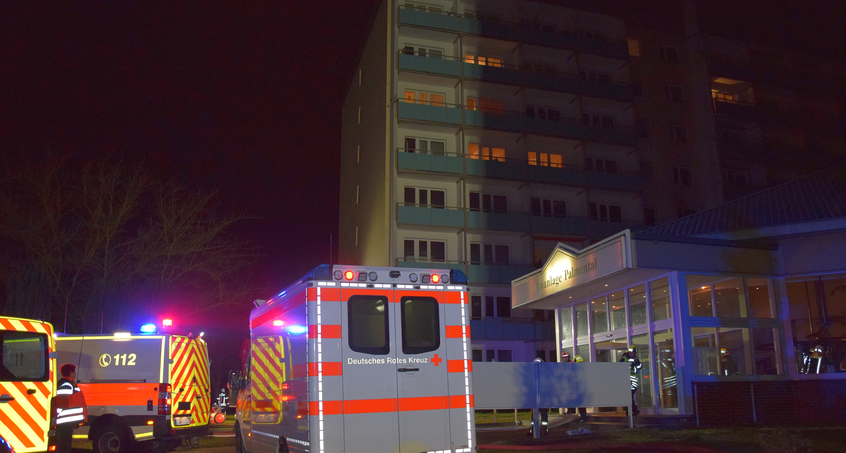 Sechs Verletzte nach Brand in Wohnblock