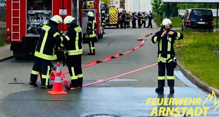 Explosion und  Feuer in Firma für Solartechnik