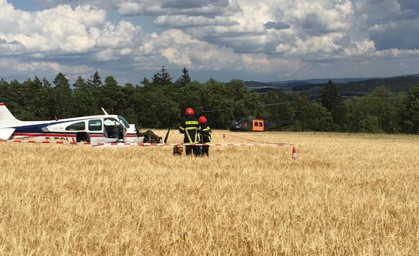 Notlandung in Getreidefeld