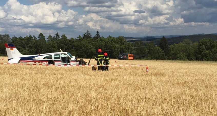 Notlandung in Getreidefeld