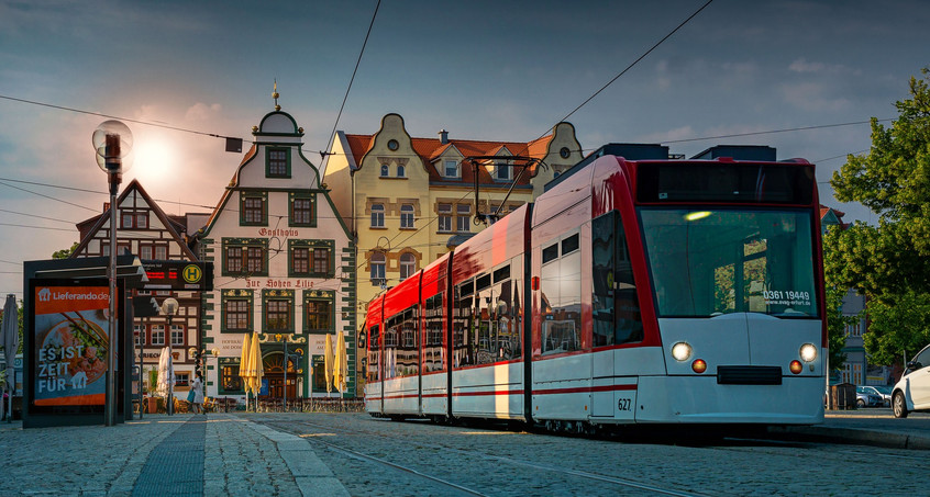 Gera: Auto kracht gegen Straßenbahn