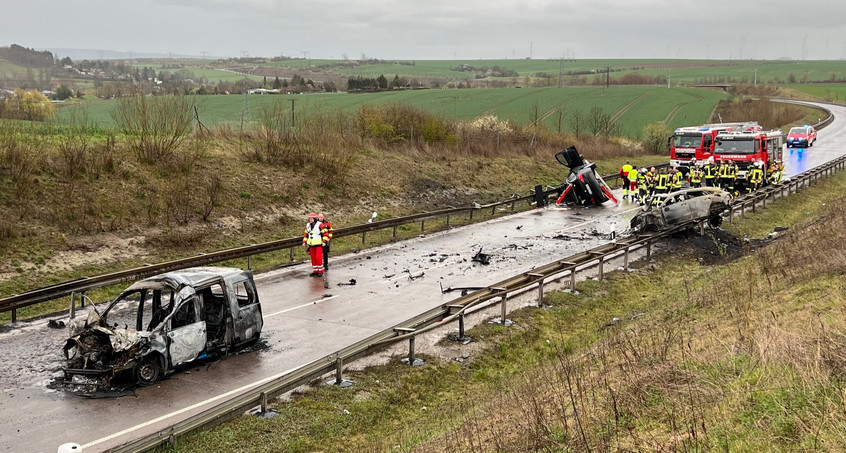 Unfall mit sieben Toten: Unfallfahrer ist ermittelt - Spendensammlung für Familien der Opfer 