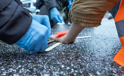 "Letzte Generation" blockiert Straße in Jena