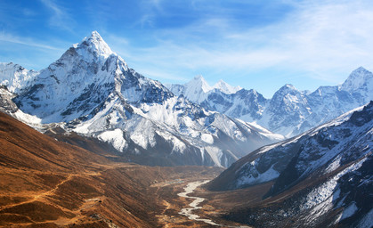 Wasunger Zahnarzt behandelt Patienten im Himalaya