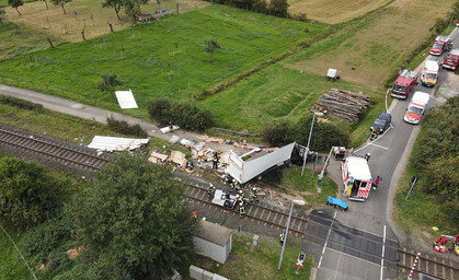 Zusammenstoß mit Lkw: Mehrere Verletzte bei Zugunfall in Thüringen 