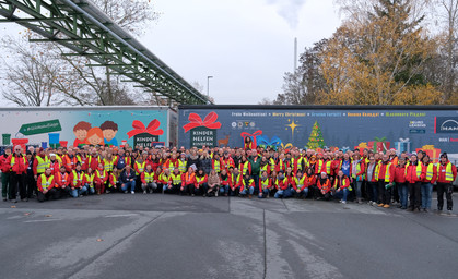 Kinder helfen Kindern: Jetzt Pakete für den Weihnachtspäckchenkonvoi packen!