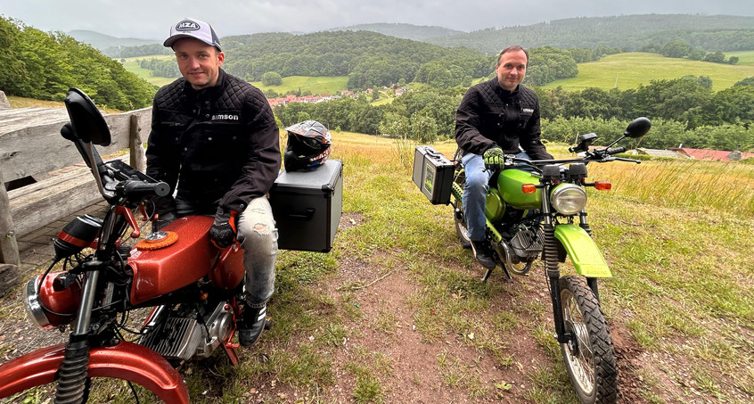 Zwei Kerle, zwei Mopeds, ein Ziel: Istanbul